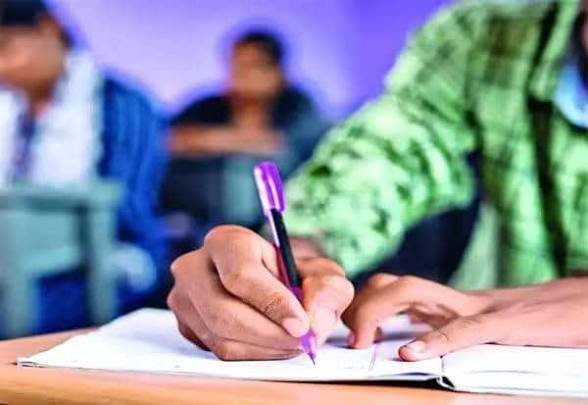 அரசு பள்ளிகளில் வினாத்தாள் கட்டணம் வசூல்: லஞ்ச ஒழிப்புத்துறை விசாரணை கோரி ஆசிரியர் சங்கம் மனு  மூன்று மாவட்டங்களில் கடந்த இரண்டு ஆண்டுகளில் ரூ.1 கோடிக்கும் மேல் வசூல் செய்யப்பட்டதாக புகார்